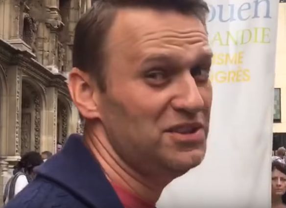Навальный продал Life видео про свой отпуск во Франции