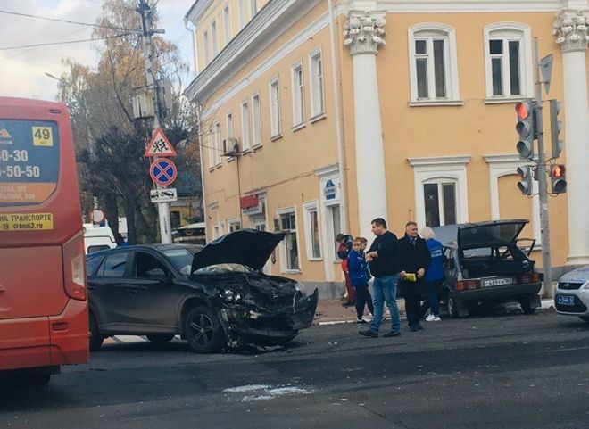 На улице Ленина произошло ДТП