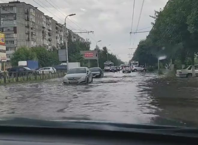 Видео: улицы Рязани затопило после дождя