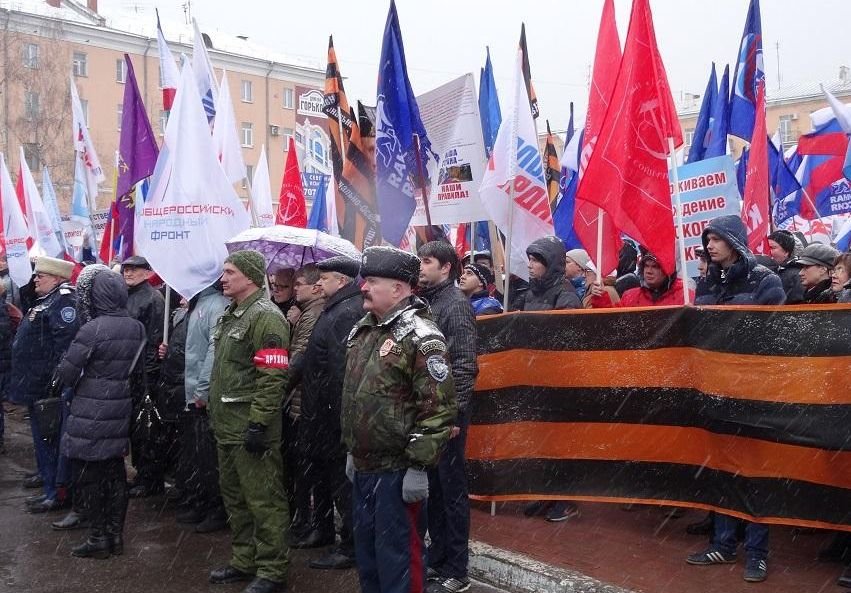 Митинг за Крым парализовал движение в центре Рязани