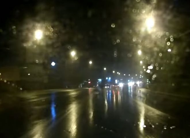 Видео: в Рязани водитель грубо нарушает ПДД