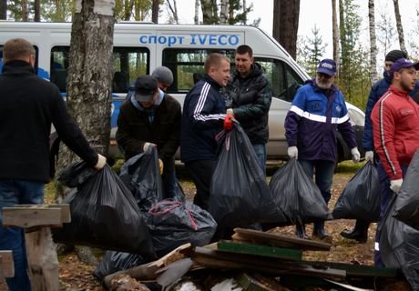 С рязанских озер собрали 50 мешков мусора
