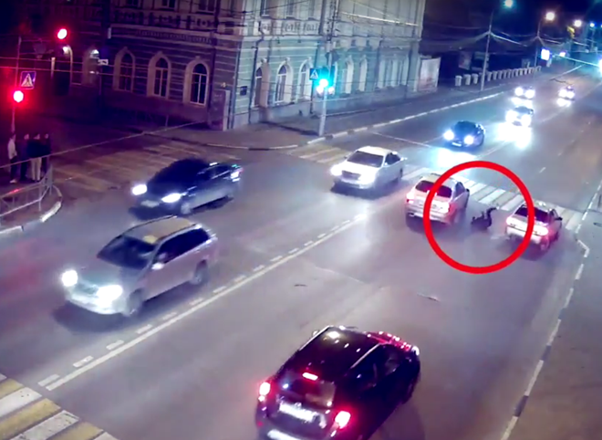 На улице Ленина легковушка сбила подростка (видео)