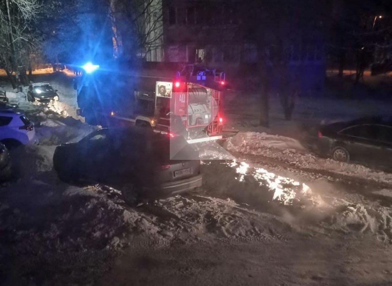 При пожаре на улице Новаторов мужчина получил ожоги 70% тела