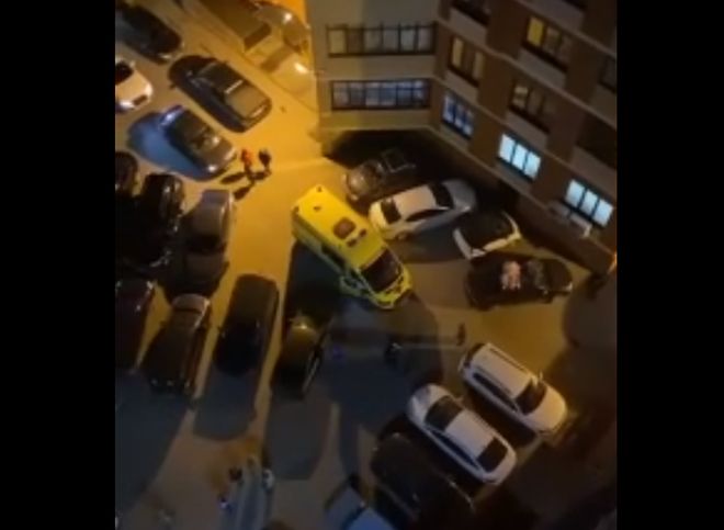 Опубликовано видео с мужчиной, погибшим при выпадении из окна на Татарской