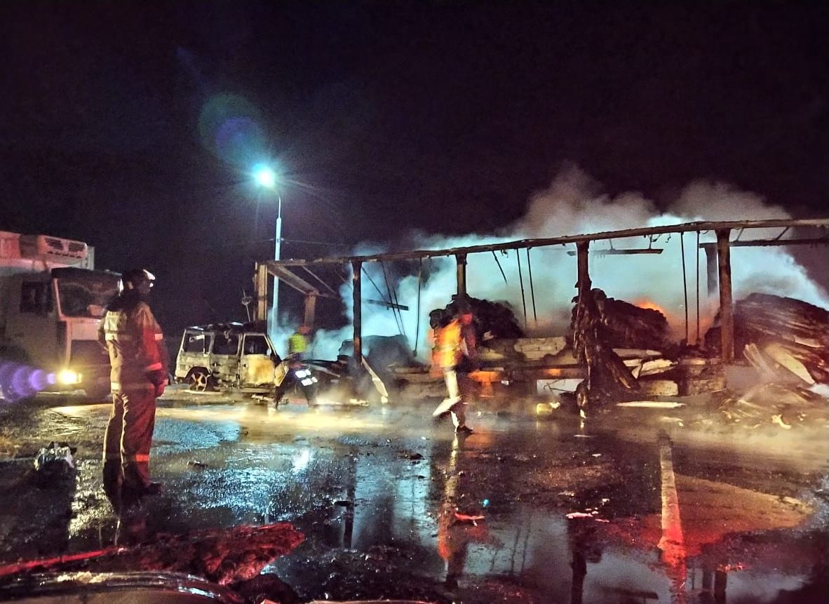 Источник: на рязанском участке трассы М6 сгорел водитель Gelandewagen