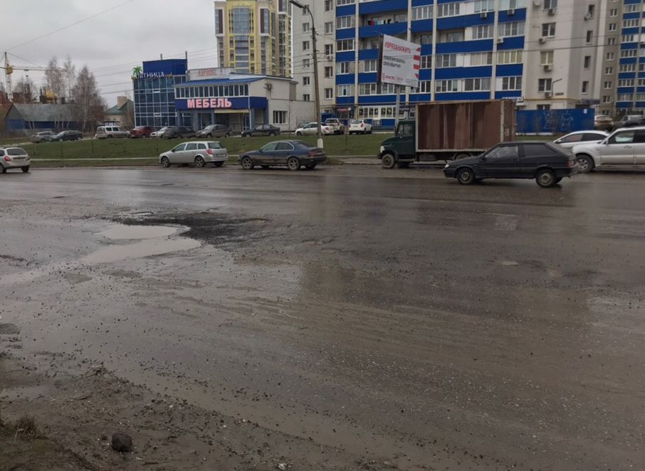 Рязанец «поблагодарил» дорожников за «одноразовый» ремонт улицы Новоселов