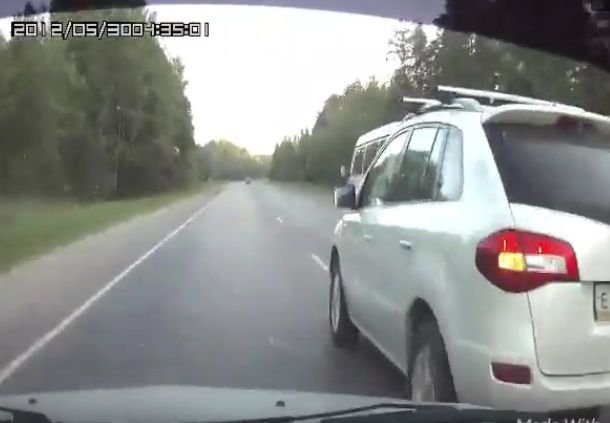 Под Рязанью водители не поделили дорогу (видео)