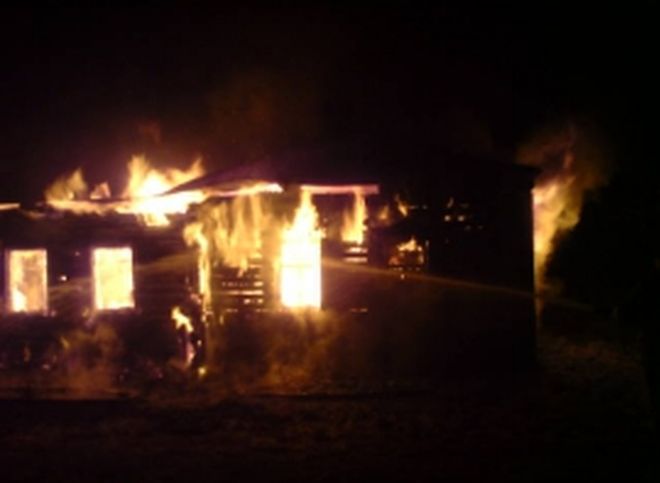 Ночью в Сысоеве сгорел дачный дом