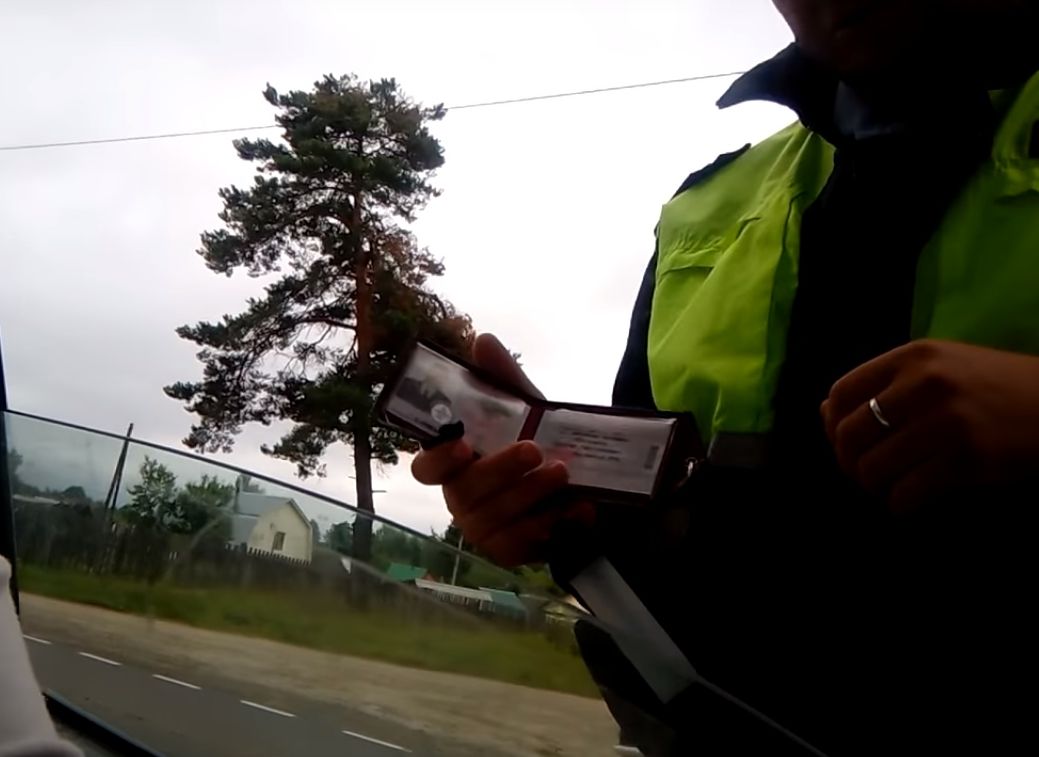 Рязанский гаишник «нарвался» на «знающего свои права» водителя (видео)