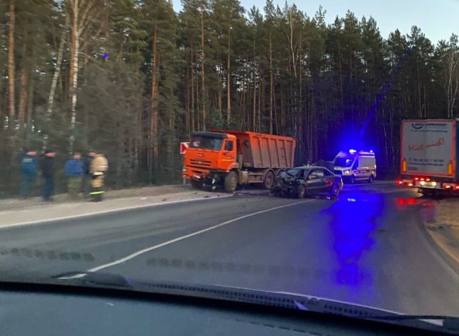 В Клепиковском районе КАМАЗ столкнулся с легковушкой