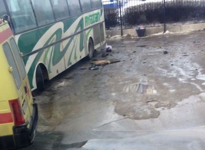 В Рязани во время ремонта автобуса придавило водителя