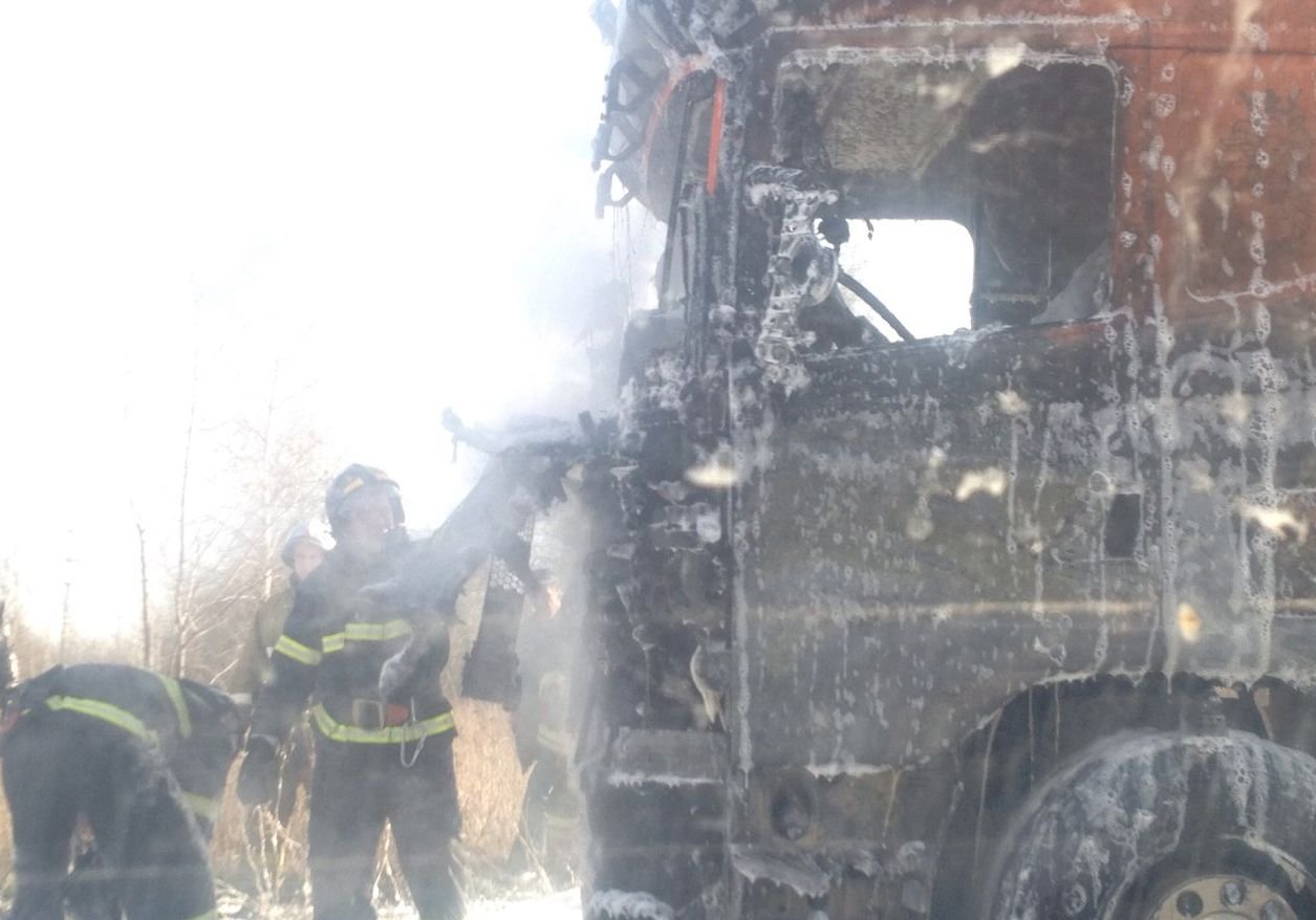 В Рязани загорелся грузовой автомобиль