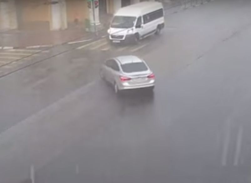 ДТП с участием маршрутки на улице Ленина попало на видео