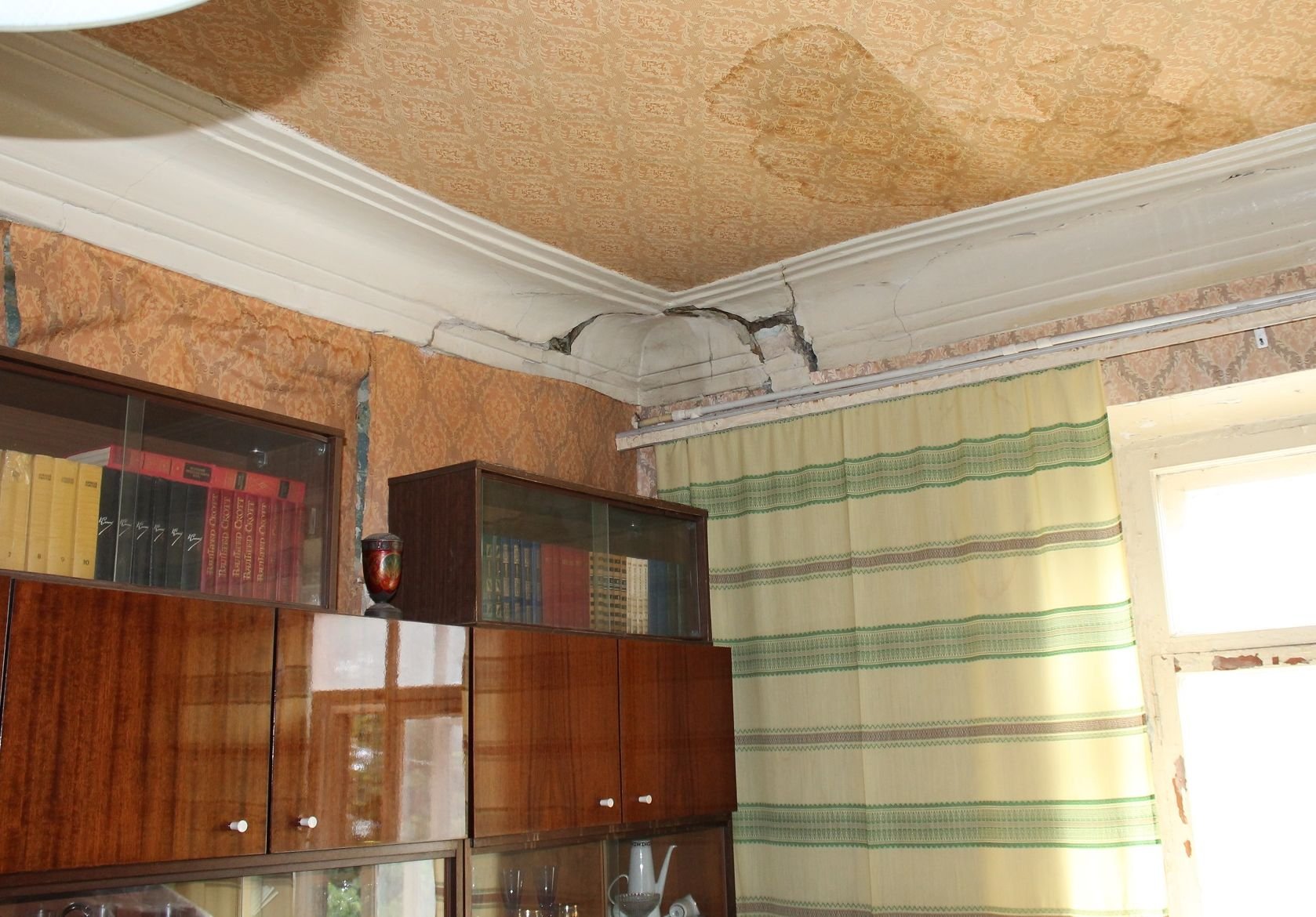 Ковалев поручил наказать подрядчиков, из-за которых затопило квартиры рязанцев