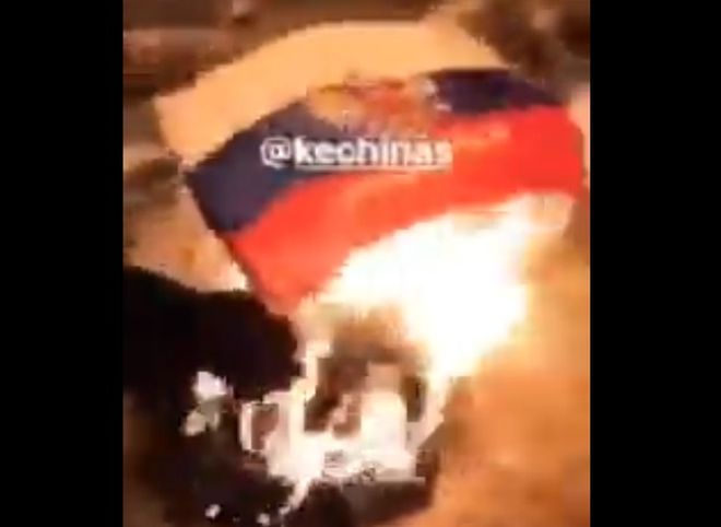 В Мордовии полиция проверяет видео, на котором девушки сжигают флаг РФ