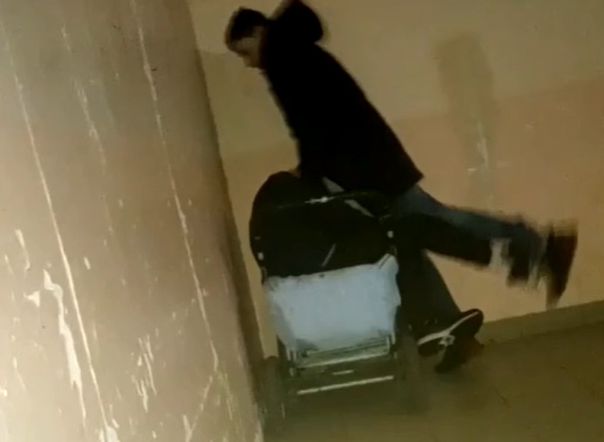 Полицейские нашли подростков, сломавших коляску в шацком общежитии