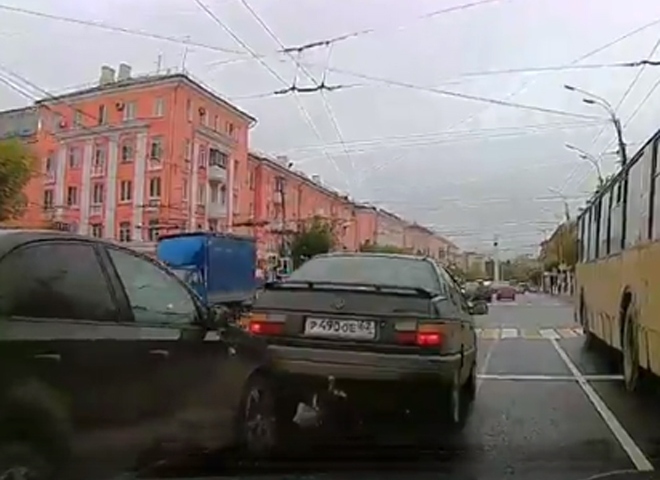 На Первомайском проспекте произошло «мягкое» ДТП (видео)