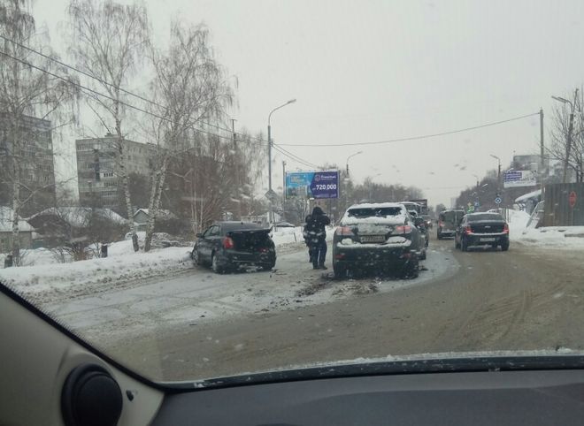Рязань встала в пробке из-за массовой аварии на Михайловском шоссе