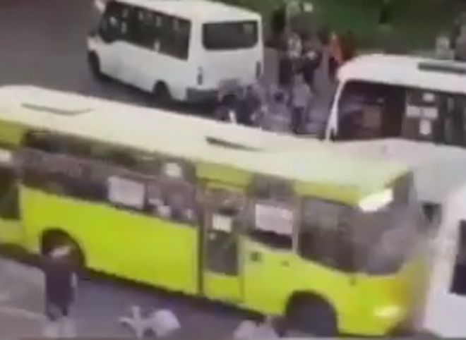 В Мытищах автобус наехал на пешеходов (видео)