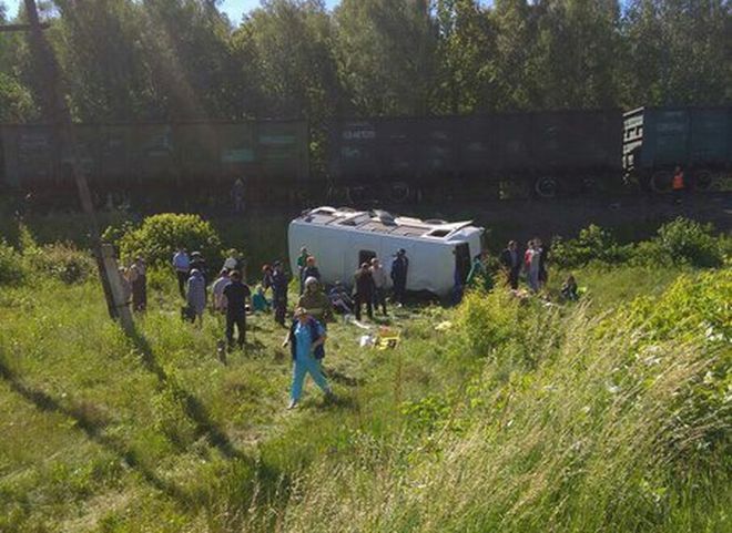 В Орловской области поезд протаранил автобус, четверо погибли