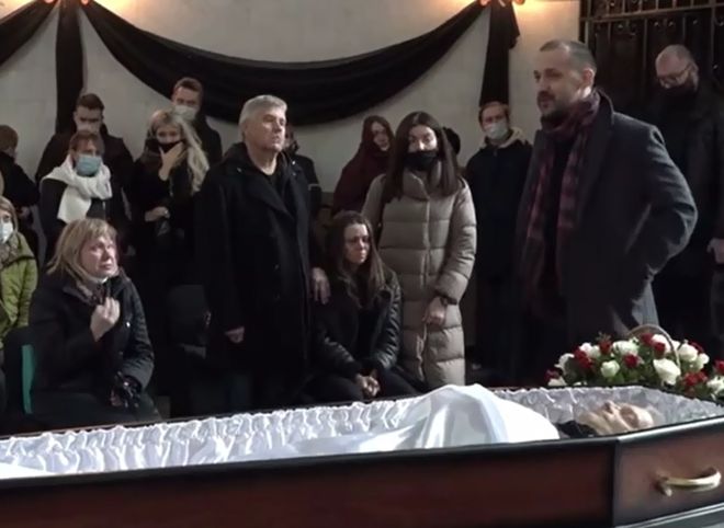 Руслан Белый устроил стендап на похоронах Александра Шаляпина