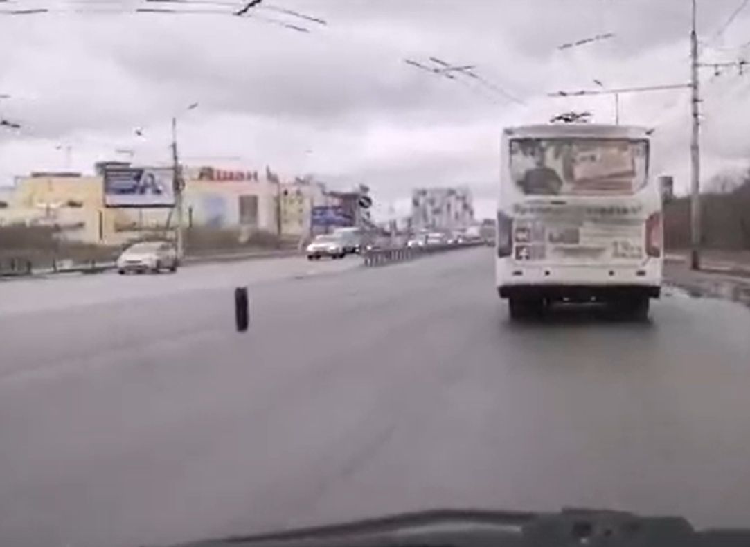 На Московском шоссе у «семерки» отвалилось колесо
