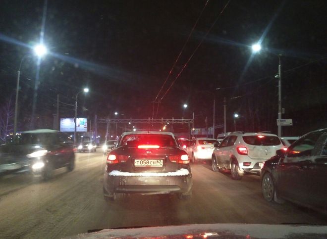 На Московском шоссе образовалась крупная пробка
