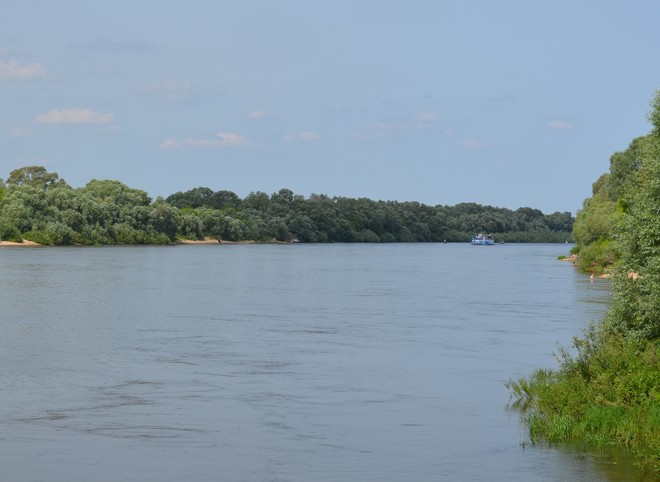 На реке Оке под Рязанью перевернулась лодка с рыбаками
