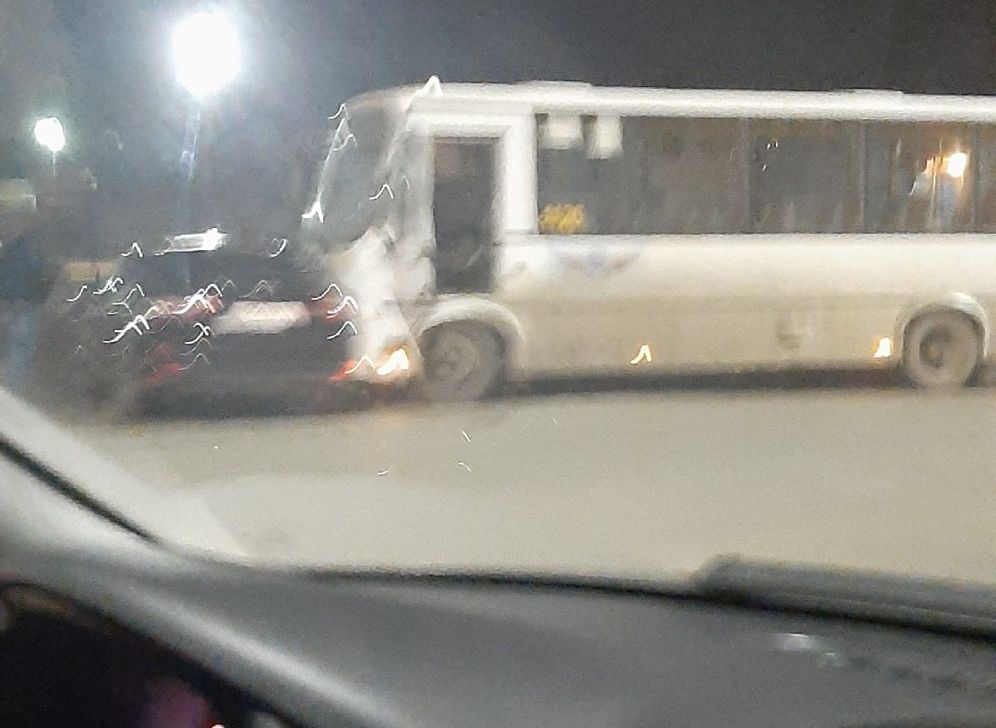 В массовом ДТП с автобусом и маршруткой на Ряжском шоссе пострадал человек