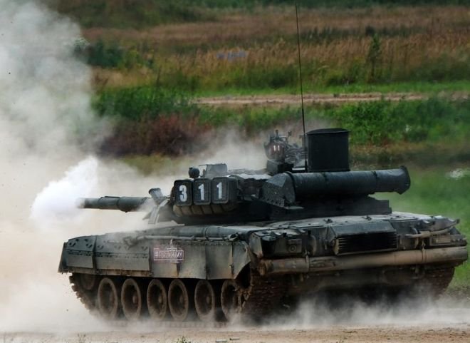 Российские военные испытали реактивный танк Т-80 (видео)