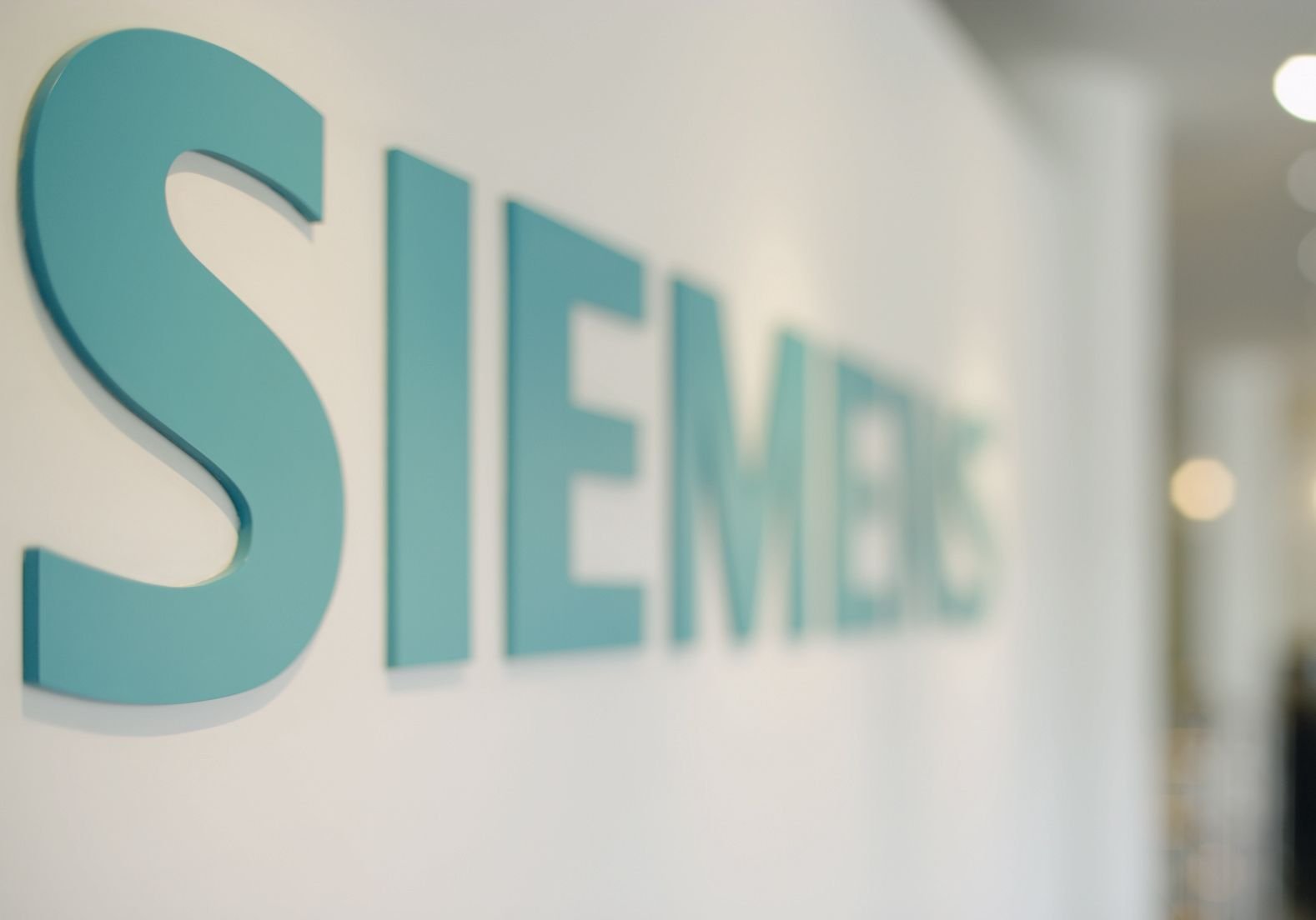 Siemens уволит 7,8 тыс. человек, чтобы сократить расходы
