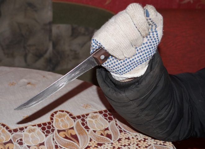 Рязанке грозит 10 лет тюрьмы за нападение с ножом на мужа