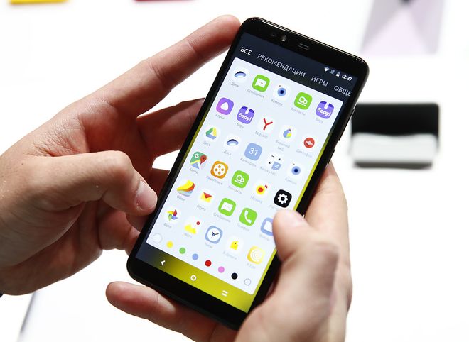 «Яндекс» представил собственный смартфон