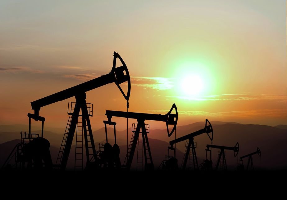 Нефть подешевела на сохранении добычи в Саудовской Аравии