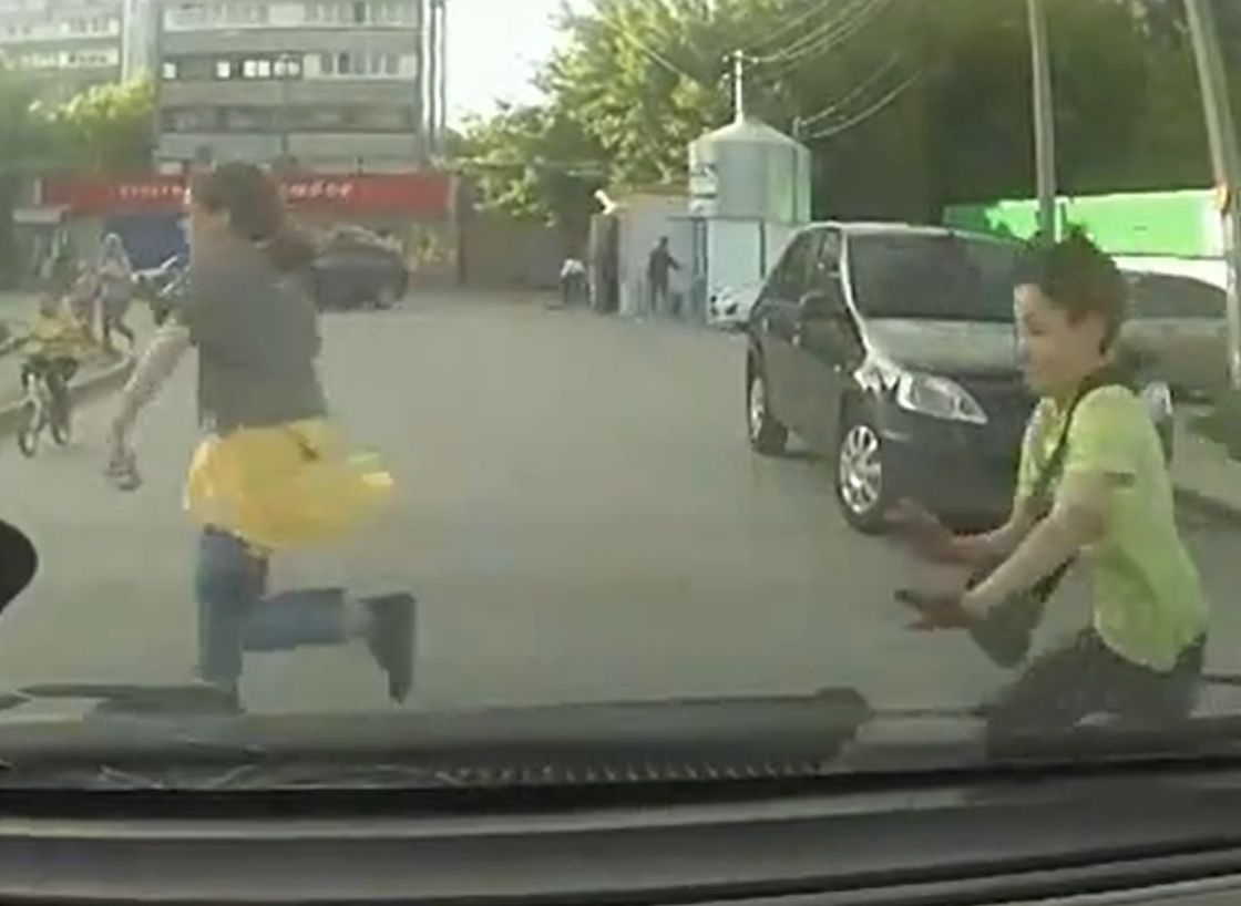 На Михайловском шоссе дети выскочили под колеса автомобиля