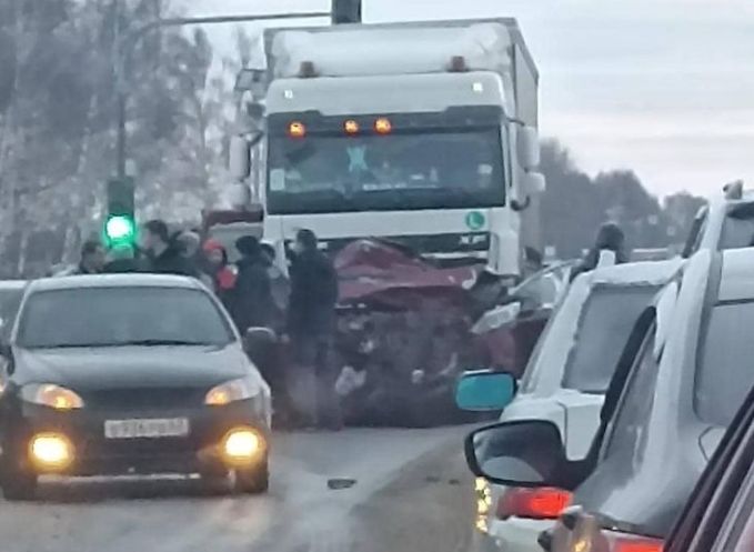 В массовом ДТП под Рязанью погиб пассажир легковушки