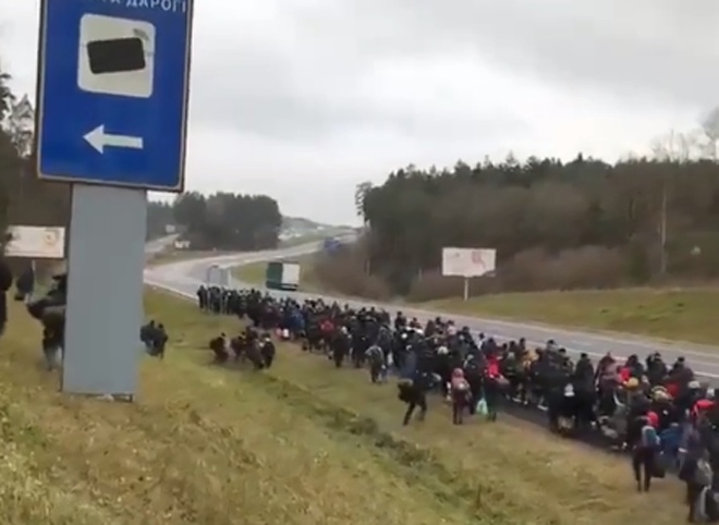 В Белоруссии заявили о движении группы беженцев к польской границе