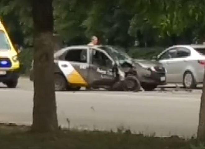 Аварию на Касимовском шоссе устроил таксист
