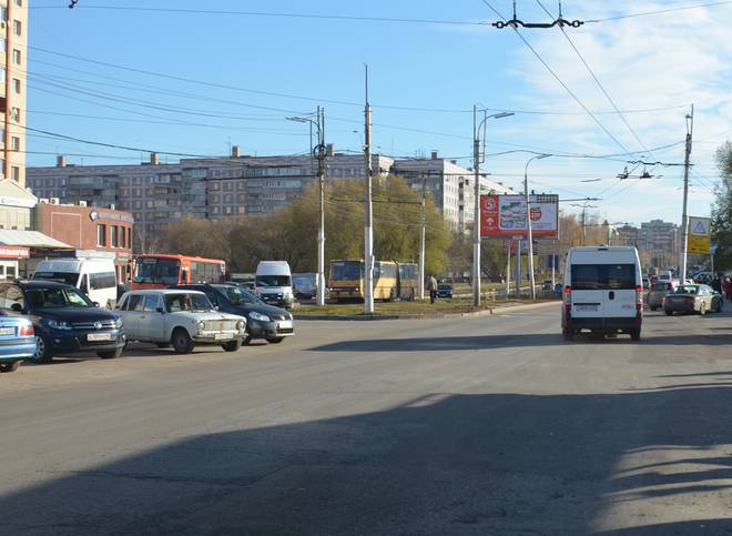На улице Новоселов изменят правила парковки