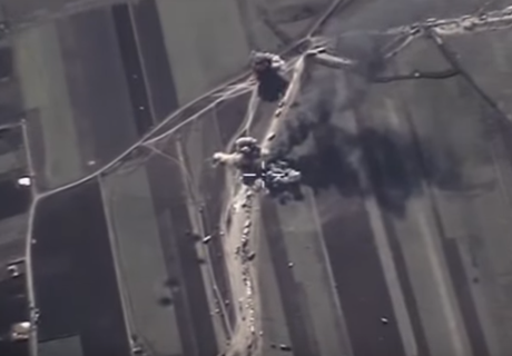 ВКС РФ уничтожили автоколонну ИГ с нефтью в Сирии (видео)