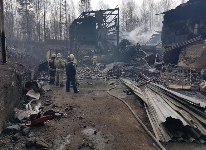 СК возбудил дело после пожара на заводе в Шиловском районе