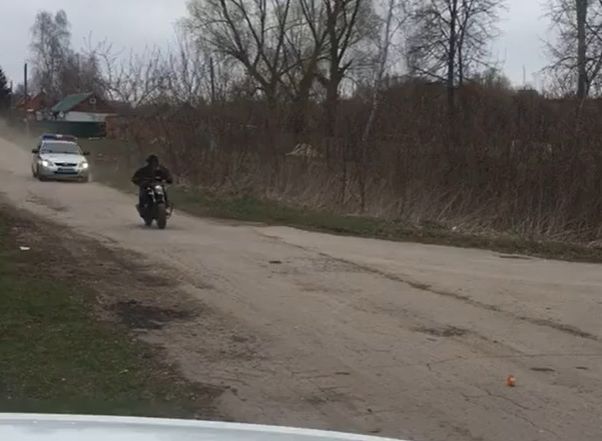 В Михайловском районе сняли на видео погоню гаишников за мотоциклистом
