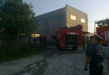 На заводе в поселке Карцево произошел пожар