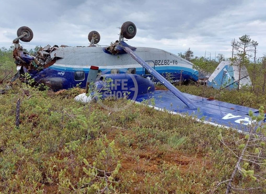 В Томской области самолет Ан-28 совершил жесткую посадку