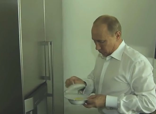 В рекламу техники попали кадры с Путиным на кухне