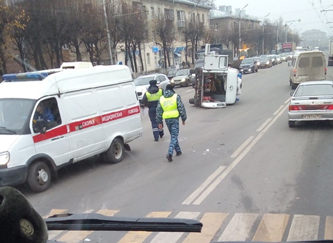 В ДТП со «скорой» на Куйбышевском шоссе пострадали двое взрослых и ребенок