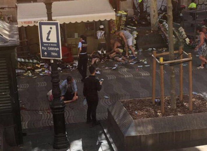 СМИ: в результате теракта в Барселоне погибли 13 человек