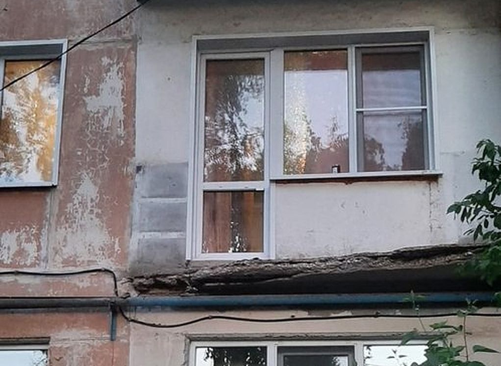 В Касимове женщина попала в больницу после обрушения балкона