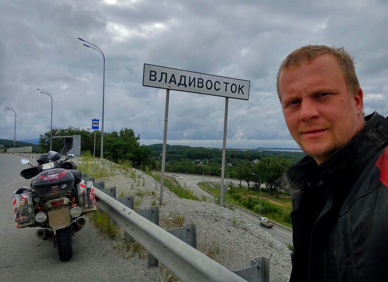 Рязанец завершил долгое мотопутешествие во Владивостоке